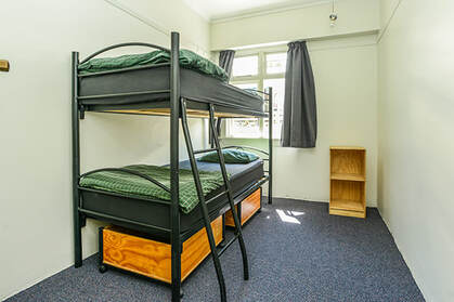 2 bed room at Rotten Apple Backpackers